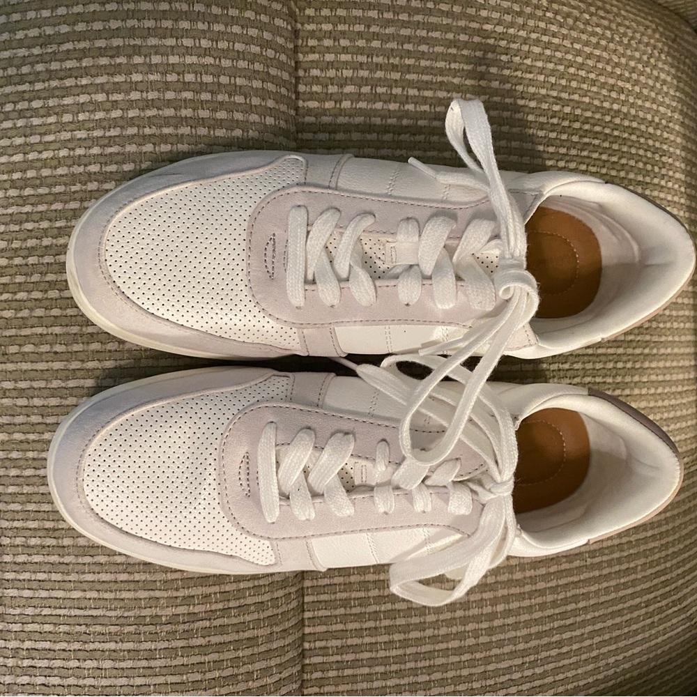 Women’s size 9.5 white sneakers